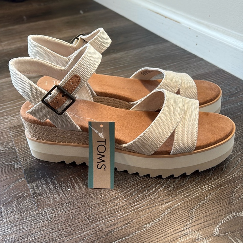 NWT Tom’s 9 Audrey Espadrille Wedge Platform Sandals Natural Tan